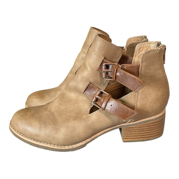 Women's Euro Soft Heeled Bootie Boots Brown Colored US Size 8 - Picture 3 of 6